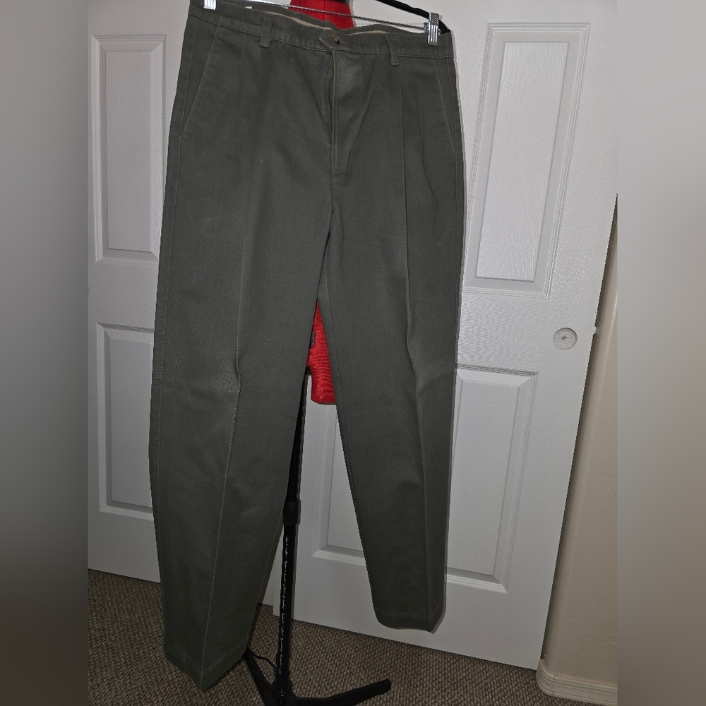 Dockers Men's Dark Green Chinos